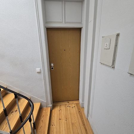 Comfy 3 Bedroom Apartment Campo De Ourique Lisbon Luaran gambar
