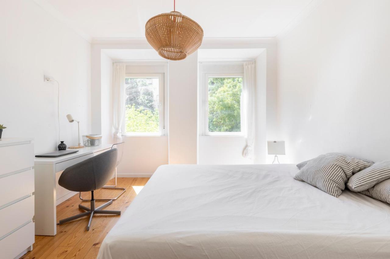 Comfy 3 Bedroom Apartment Campo De Ourique Lisbon Luaran gambar