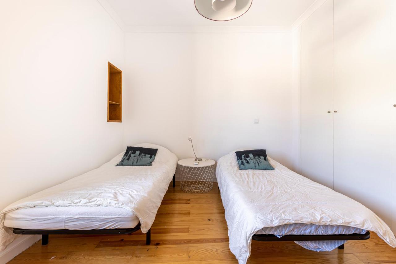 Comfy 3 Bedroom Apartment Campo De Ourique Lisbon Luaran gambar