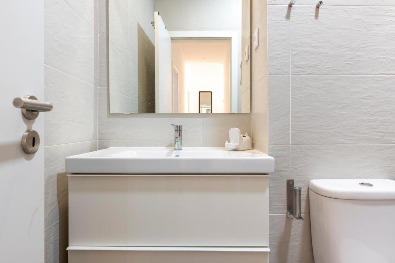 Comfy 3 Bedroom Apartment Campo De Ourique Lisbon Luaran gambar