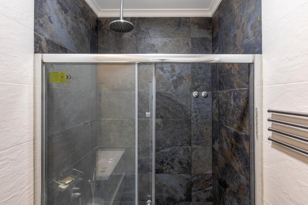 Comfy 3 Bedroom Apartment Campo De Ourique Lisbon Luaran gambar