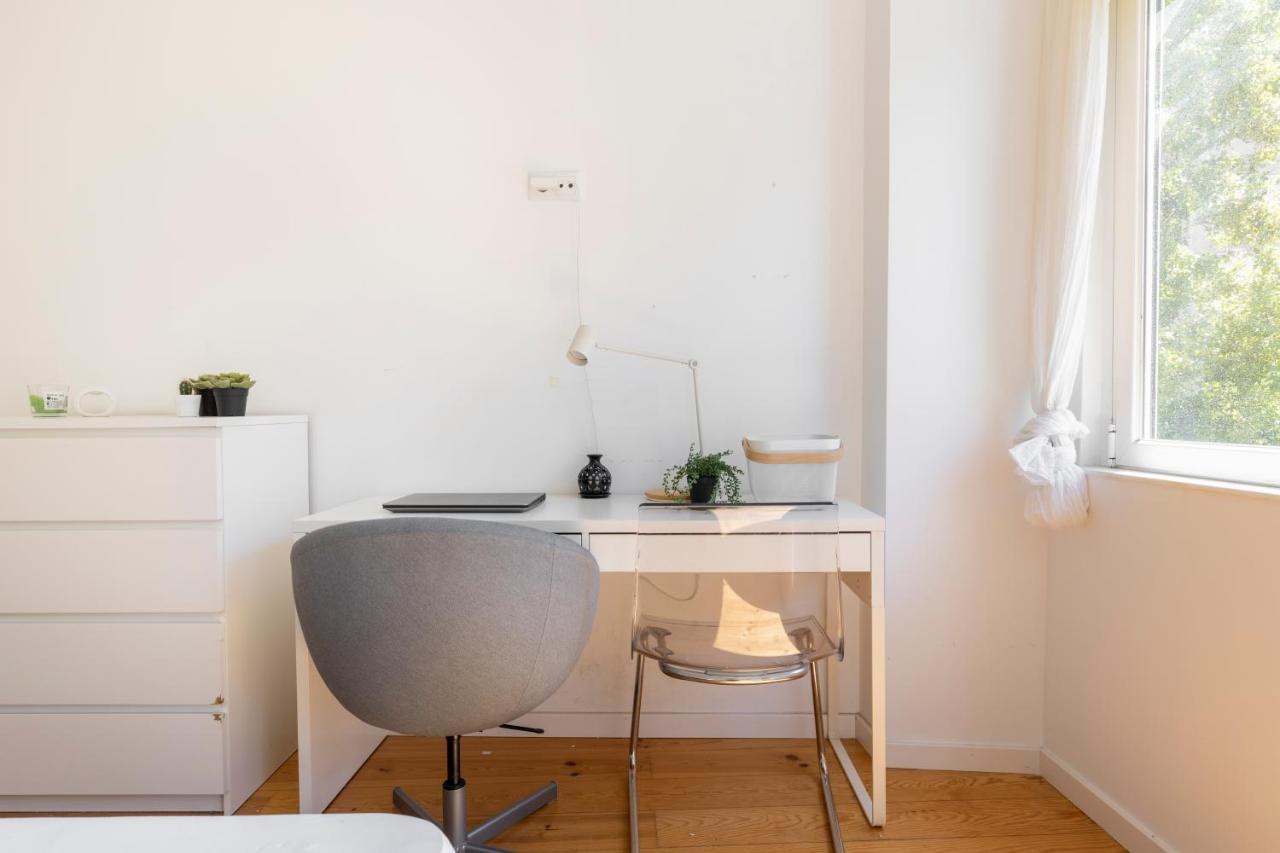 Comfy 3 Bedroom Apartment Campo De Ourique Lisbon Luaran gambar