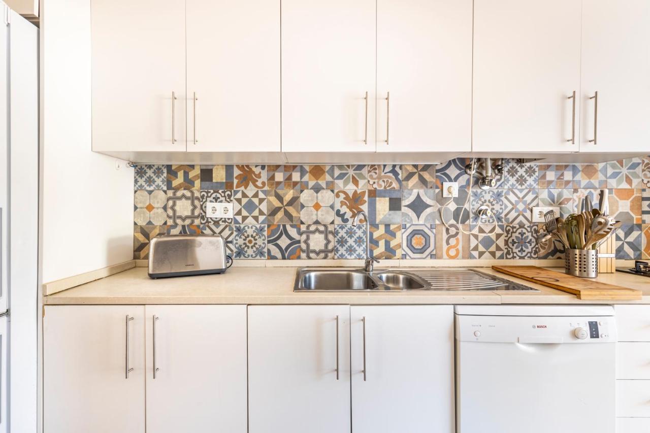 Comfy 3 Bedroom Apartment Campo De Ourique Lisbon Luaran gambar