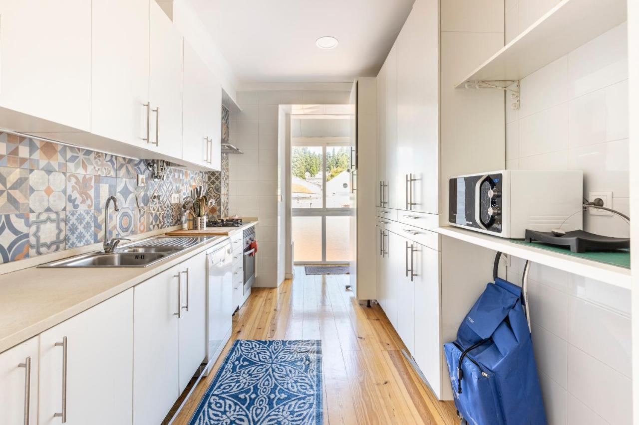 Comfy 3 Bedroom Apartment Campo De Ourique Lisbon Luaran gambar