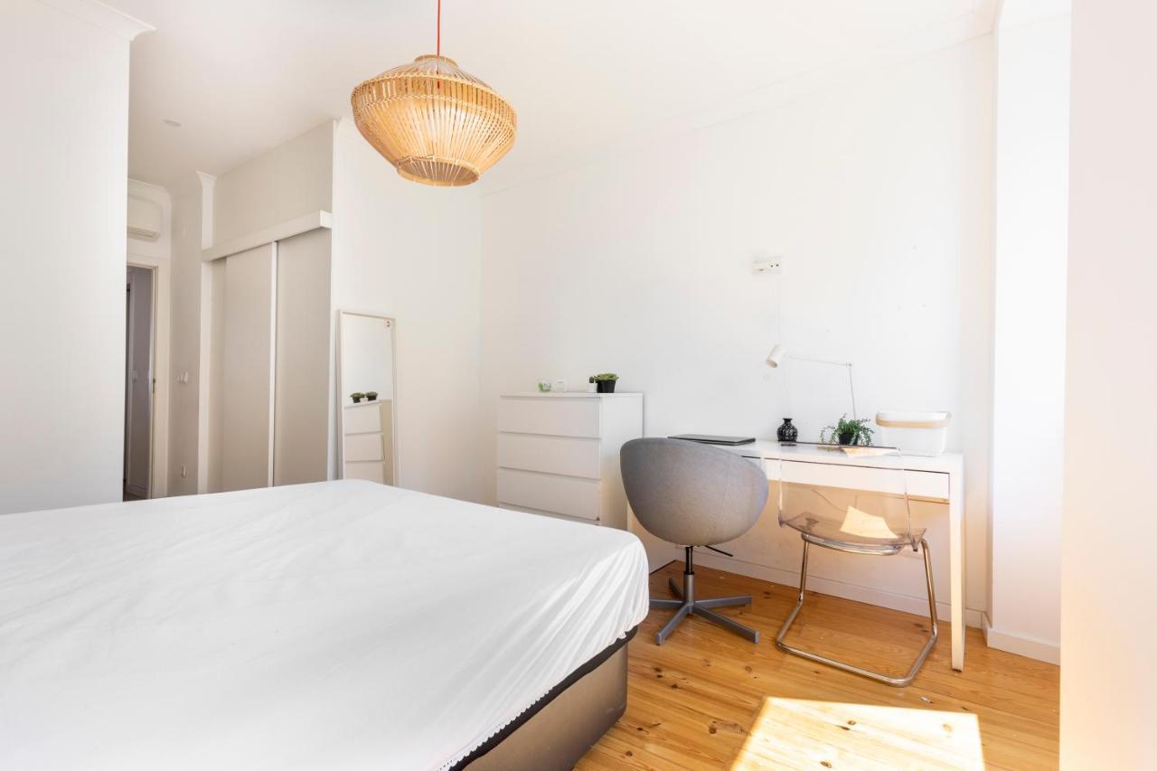 Comfy 3 Bedroom Apartment Campo De Ourique Lisbon Luaran gambar