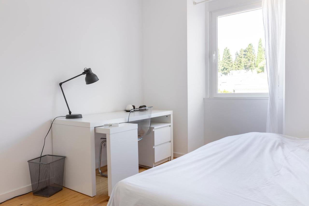 Comfy 3 Bedroom Apartment Campo De Ourique Lisbon Luaran gambar