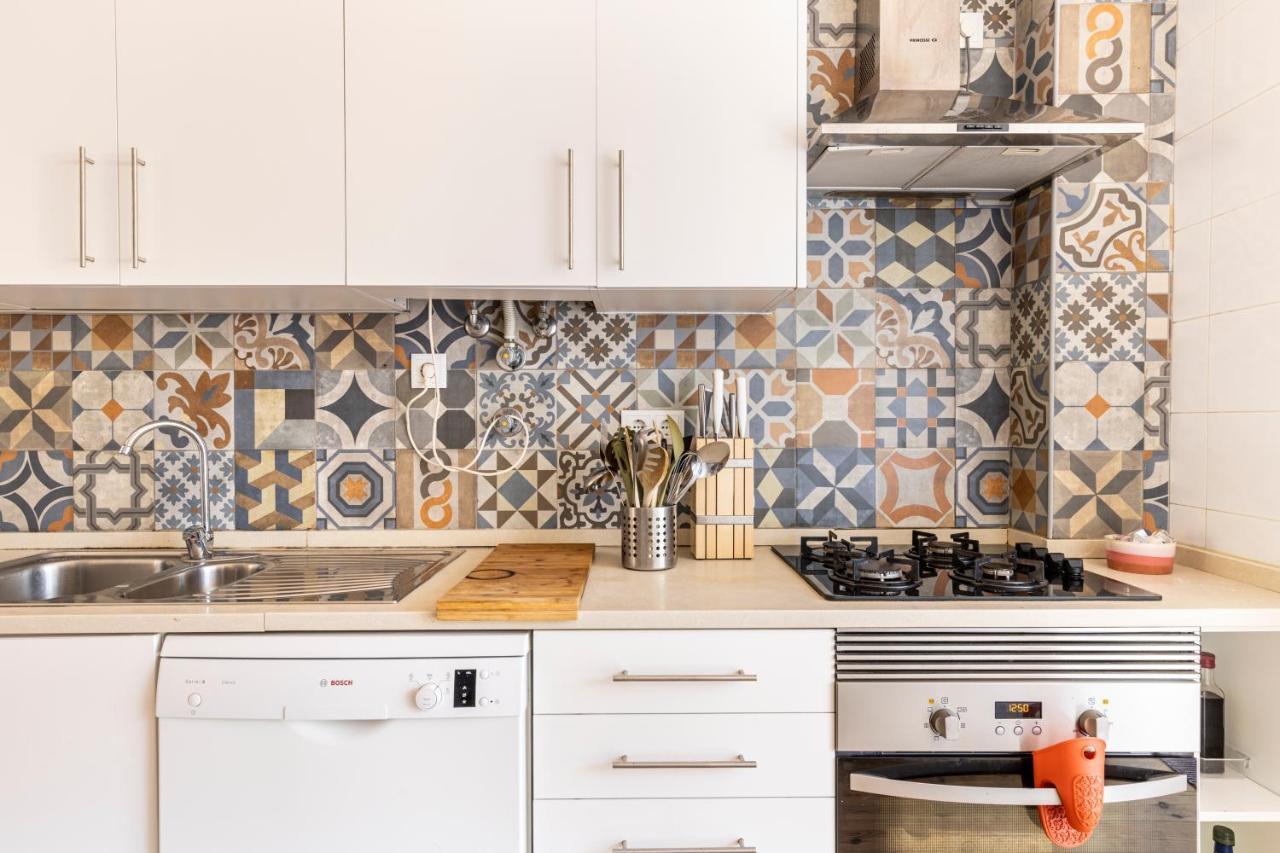 Comfy 3 Bedroom Apartment Campo De Ourique Lisbon Luaran gambar
