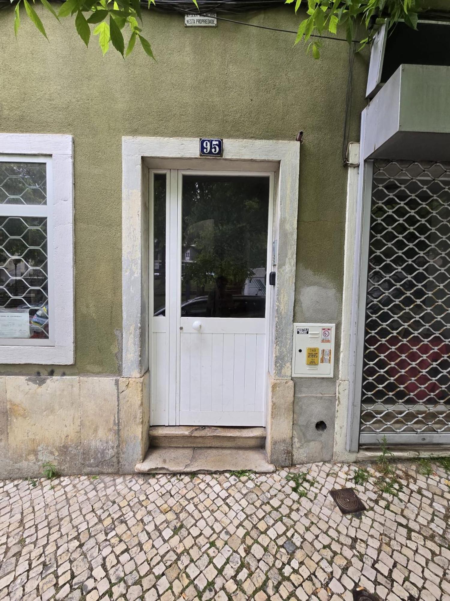 Comfy 3 Bedroom Apartment Campo De Ourique Lisbon Luaran gambar